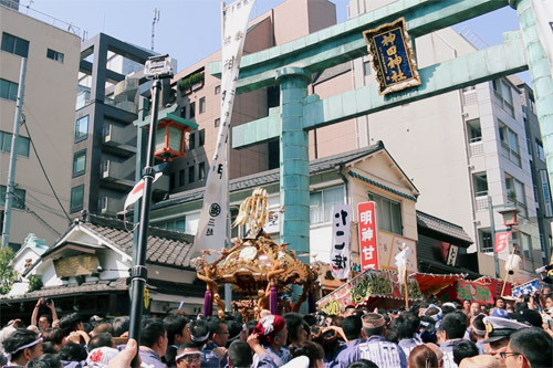 神田明神門前